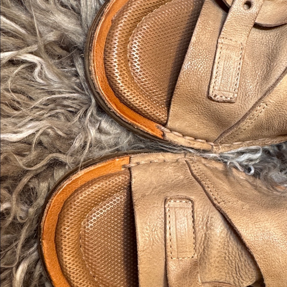 AS98 Buckle Leather Slides Distressed Taupe Sz 8 - Picture 6 of 9